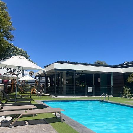 Luxury One Bedroom Apartment Somerset West Exterior photo